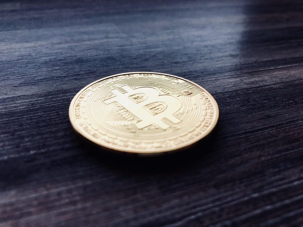 黄金再飙新高！数据：比特币通常在100~150天内跟进拉涨